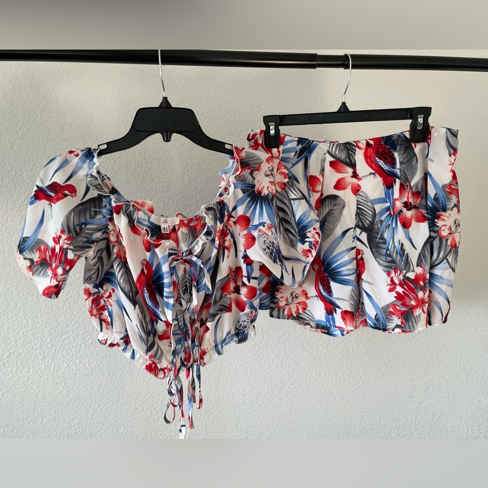 MissGuided Two-piece Crop and Short Set - Size 10